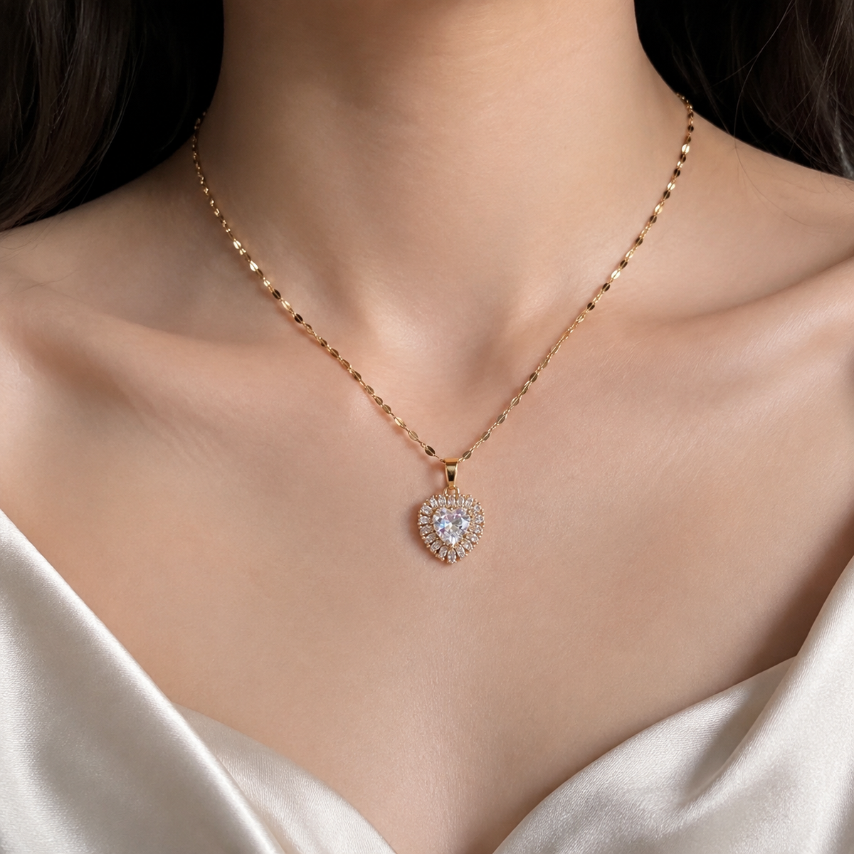 UDROZE Diamond Ice heart necklace - crystal detail